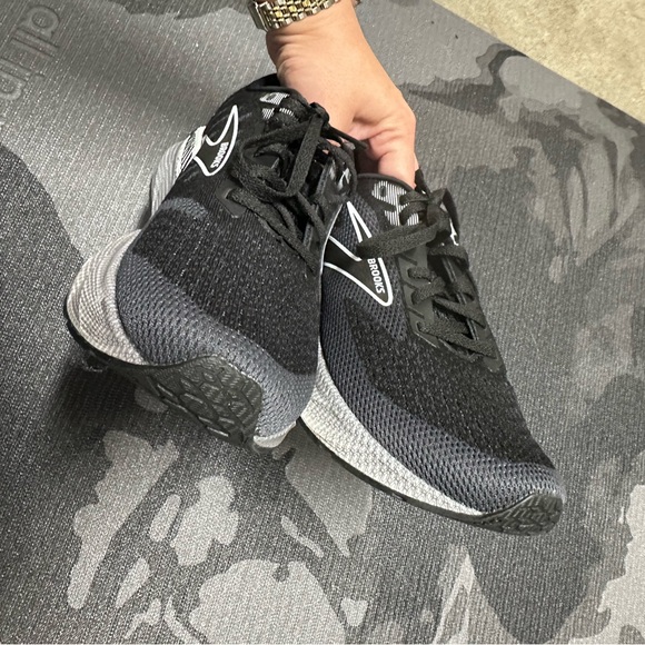 Women Brooks levitate GTS 6 size 7,5 - Picture 5 of 6